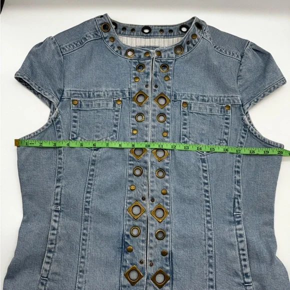 Live a Little Blue Denim Top Grommets Studs Pockets Cap Sleeve‎ Large - Picture 10 of 11
